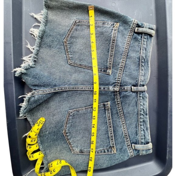 🌸4/$30🌸  Gap High Rise Cut-Offs Short - Picture 8 of 12